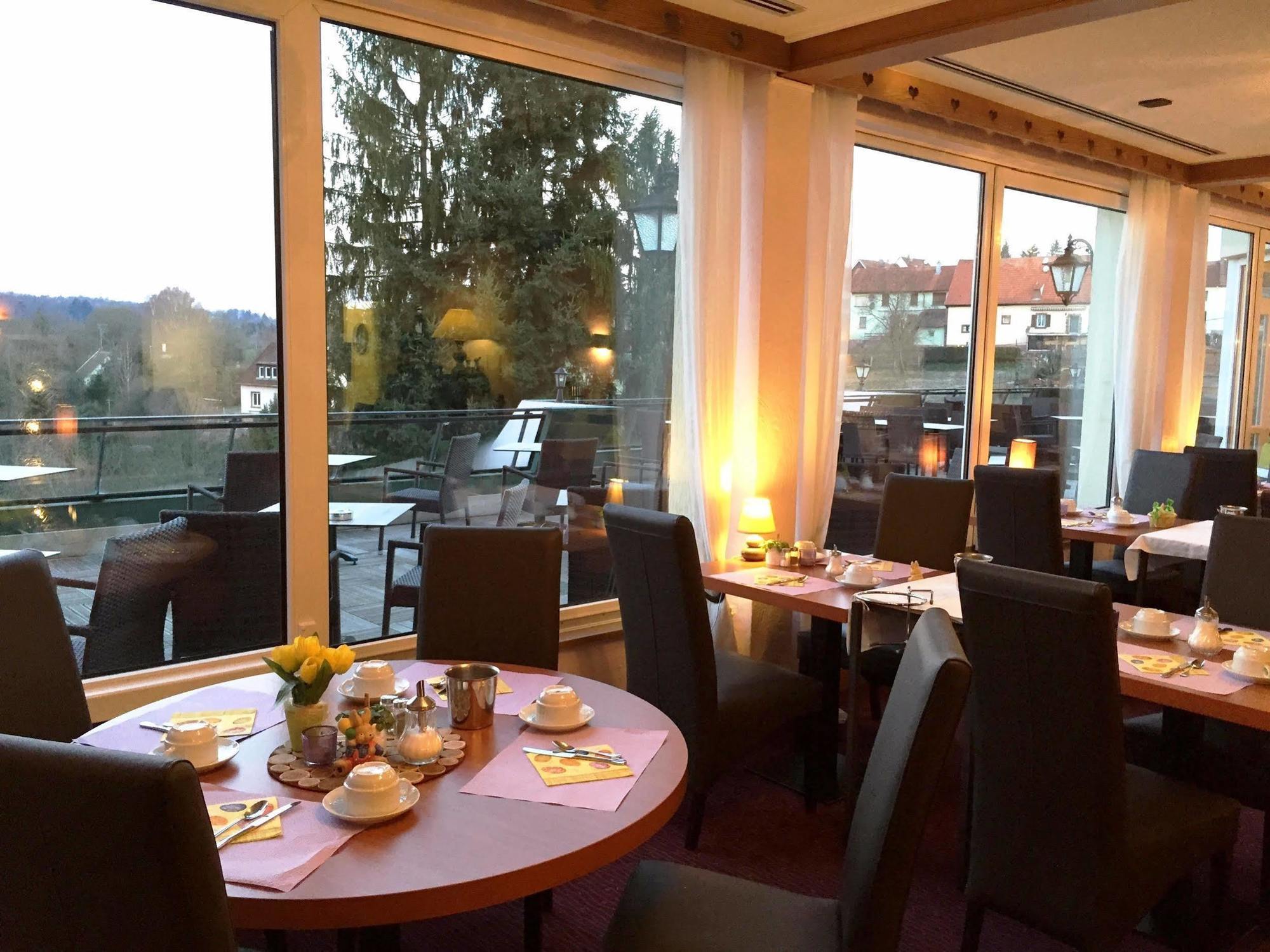 Hotel Restaurant Aux Trois Roses La Petite-Pierre Bagian luar foto
