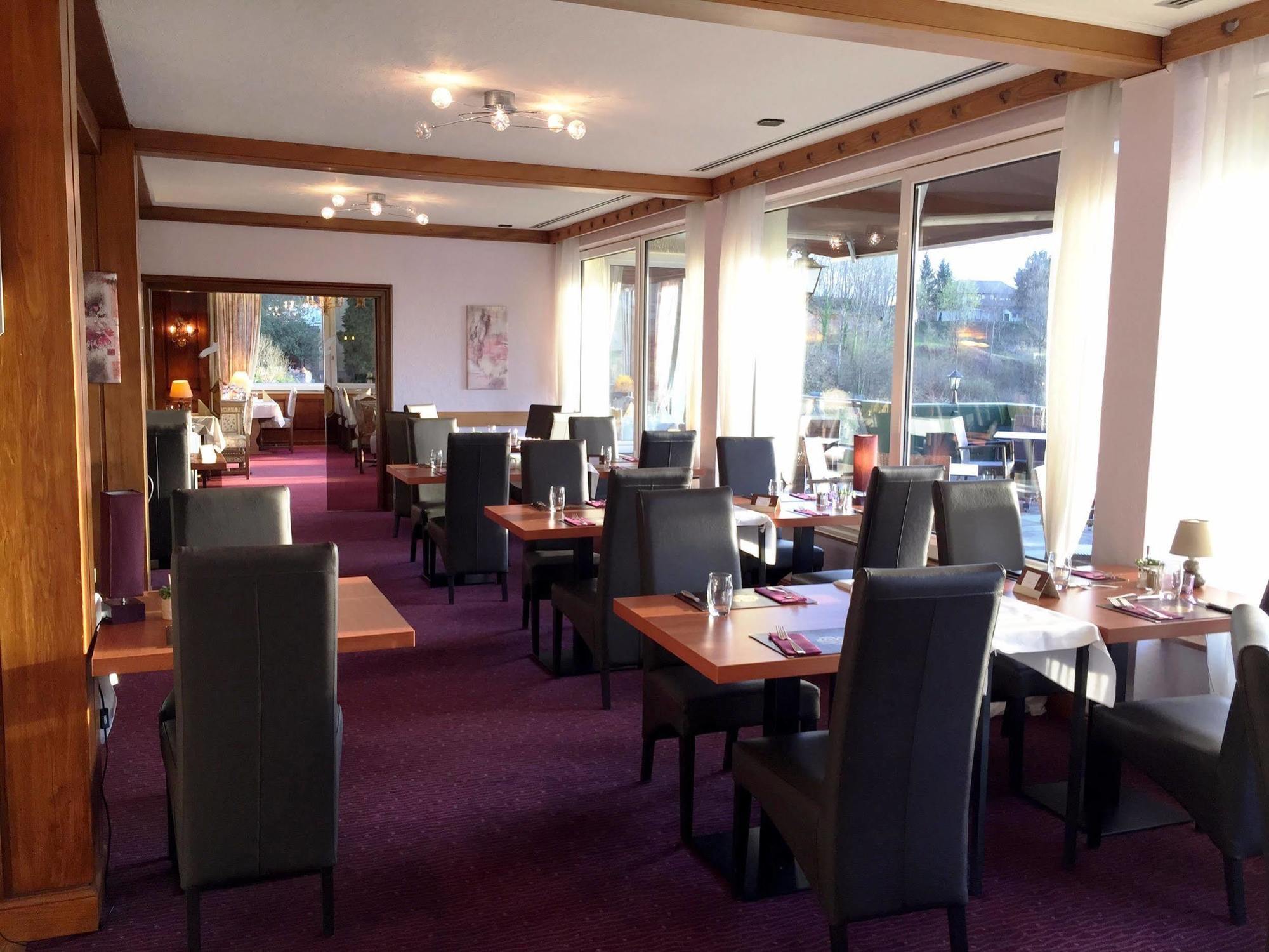 Hotel Restaurant Aux Trois Roses La Petite-Pierre Bagian luar foto