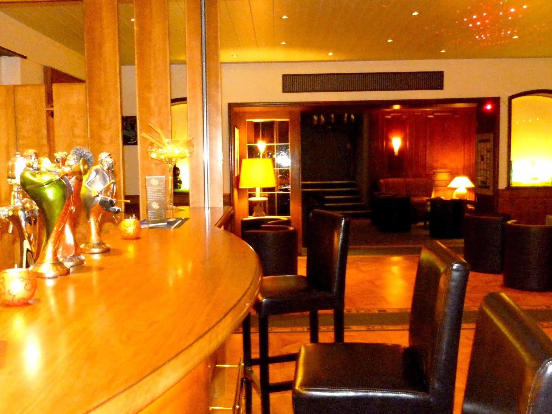 Hotel Restaurant Aux Trois Roses La Petite-Pierre Bagian luar foto
